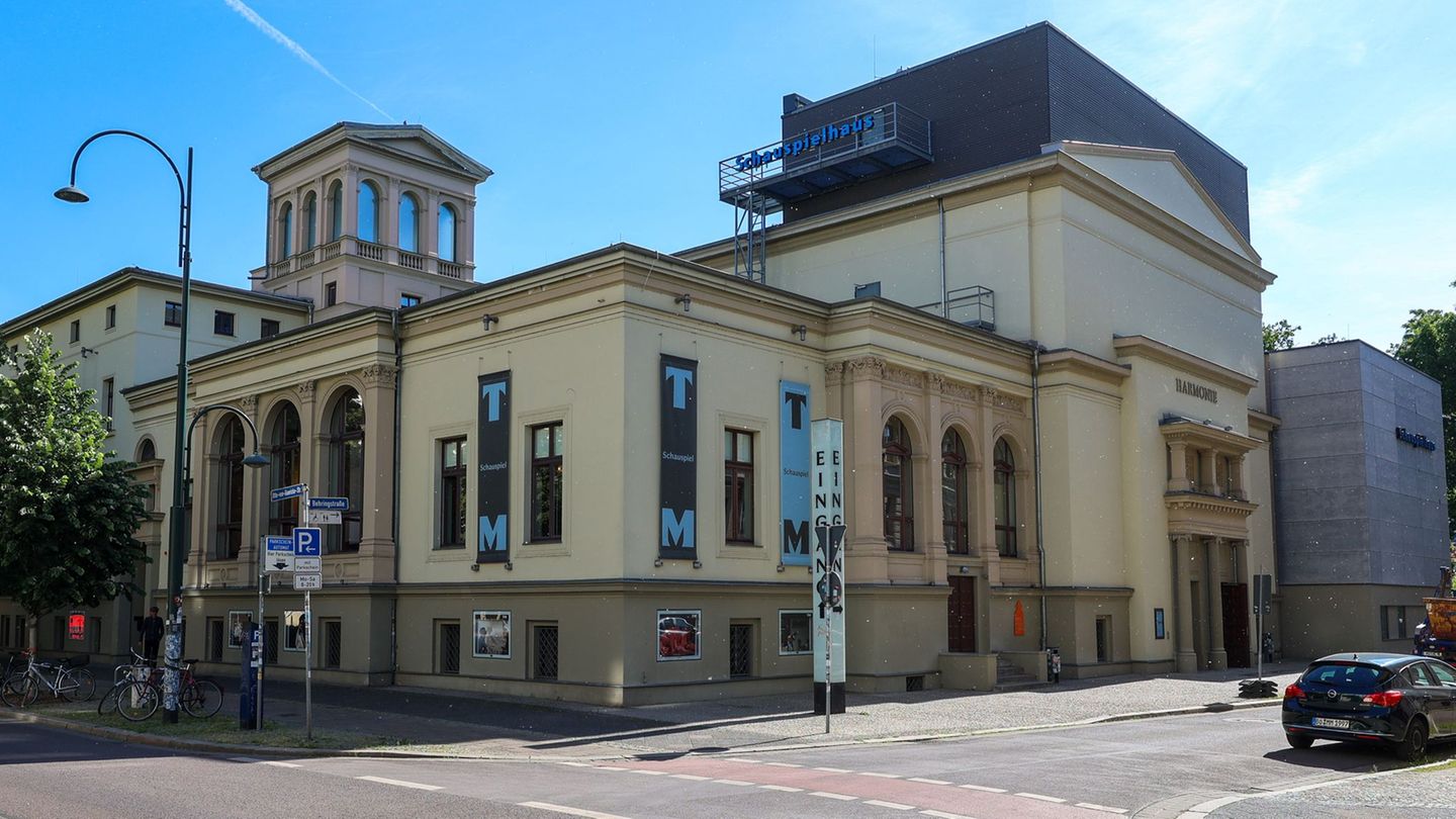 Die Schauspiel-Sparte des Theaters Magdeburg bekommt eine neue Direktorin. (Archivbild) Foto: Peter Gercke/dpa-Zentralbild/dpa
