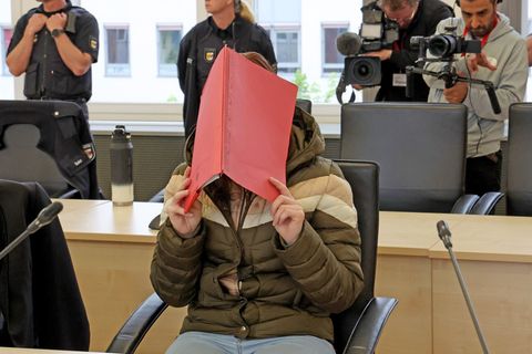 Am Landgericht Rostock wird der Prozess um den gewaltsamen Tod des achtjährigen Fabian aus Güstrow fortgesetzt. Foto: Bernd Wüst