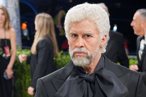 Da muss man zweimal hinsehen: Der 32-jährige Bad Bunny besuchte die Met Gala als alter Mann.