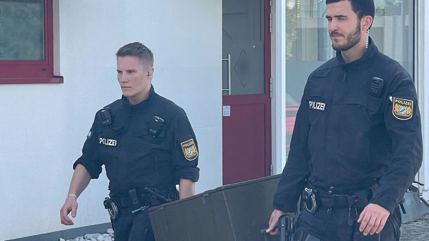 Bayerische Ermittler durchsuchten das weitläufige Grundstück am Dienstagmorgen. Foto: -/Bayerisches Landeskriminalamt/dpa