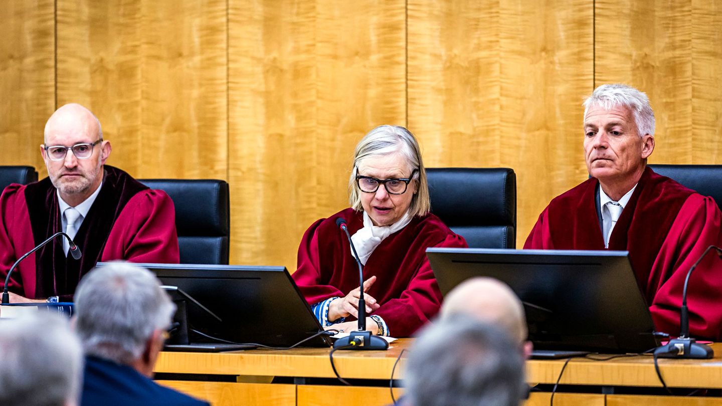 Präsidentin Barbara Dauner-Lieb (M.) und ihre Richterkollegen Dirk Gilberg und Gereon Wolters (r.) diskutierten mit den Vertrete