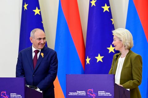 Paschinjan und von der Leyen am Dienstag in Eriwan