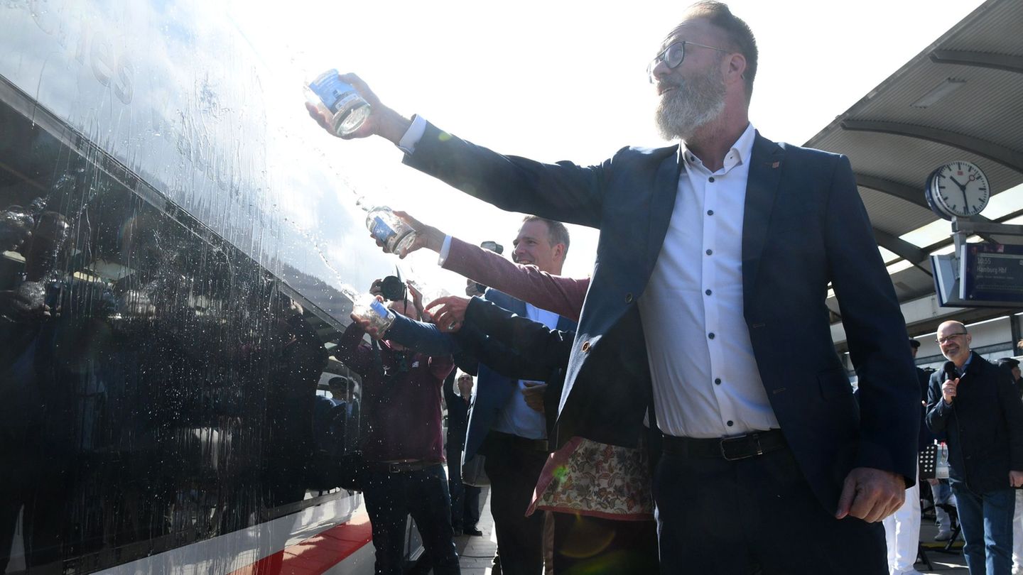 Bereits ab dem 1. Mai rollt der neue ICE L laut Bahn mehrmals täglich von Hamburg nach Westerland (Sylt) - jetzt wurde er getauf