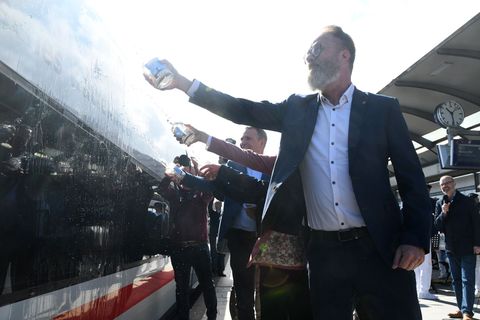 Bereits ab dem 1. Mai rollt der neue ICE L laut Bahn mehrmals täglich von Hamburg nach Westerland (Sylt) - jetzt wurde er getauf