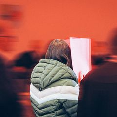 Gina H. wird vorgeworfen, den achtjährigen Fabian aus Güstrow ermordet zu haben. Der Vater des Jungen scheint nicht von ihrer Schuld überzeugt zu sein