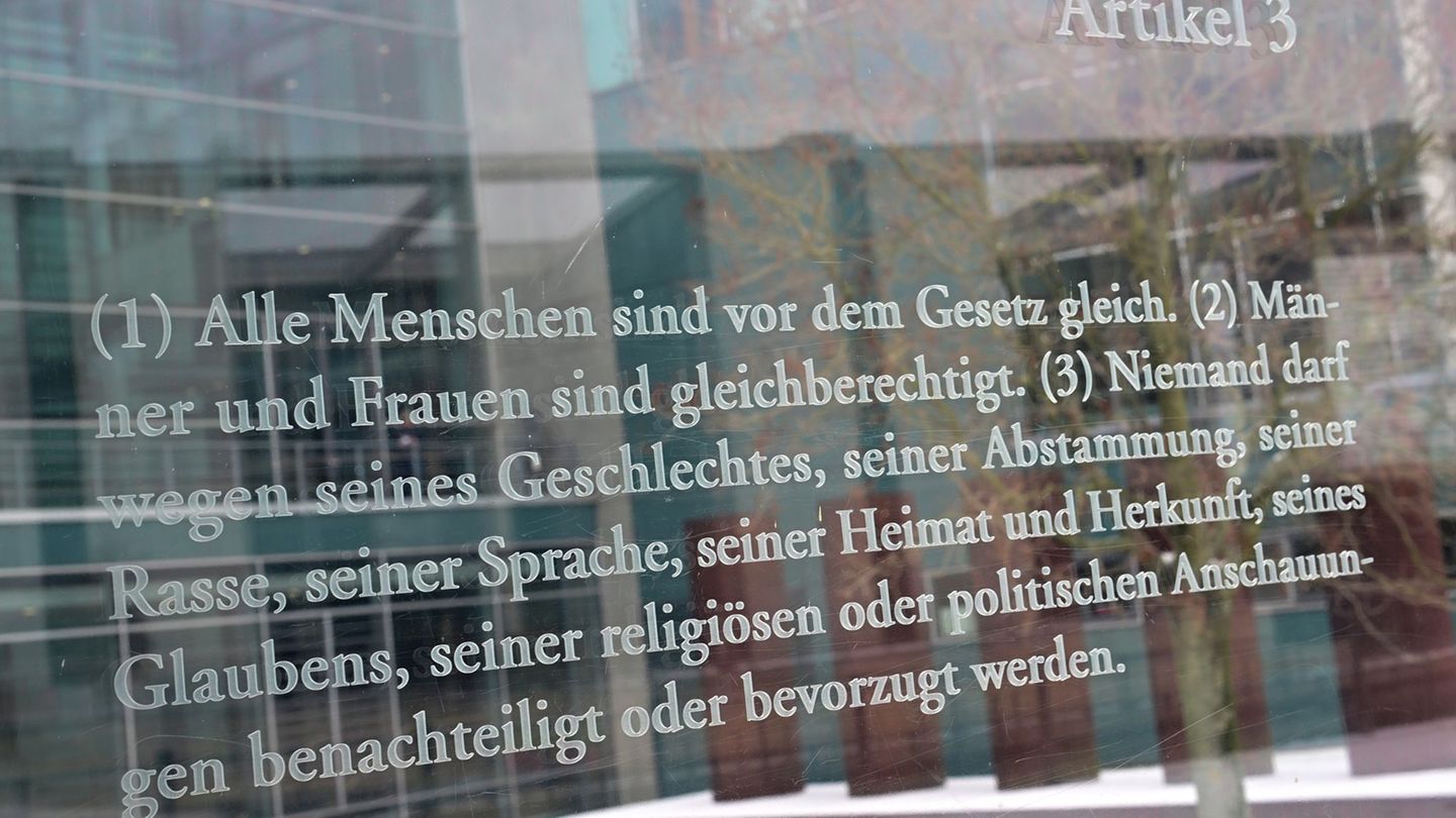 NRW plant ein umstrittenes Landesgesetz gegen Diskriminierung. (Symbolbild) Foto: Sebastian Christoph Gollnow/dpa