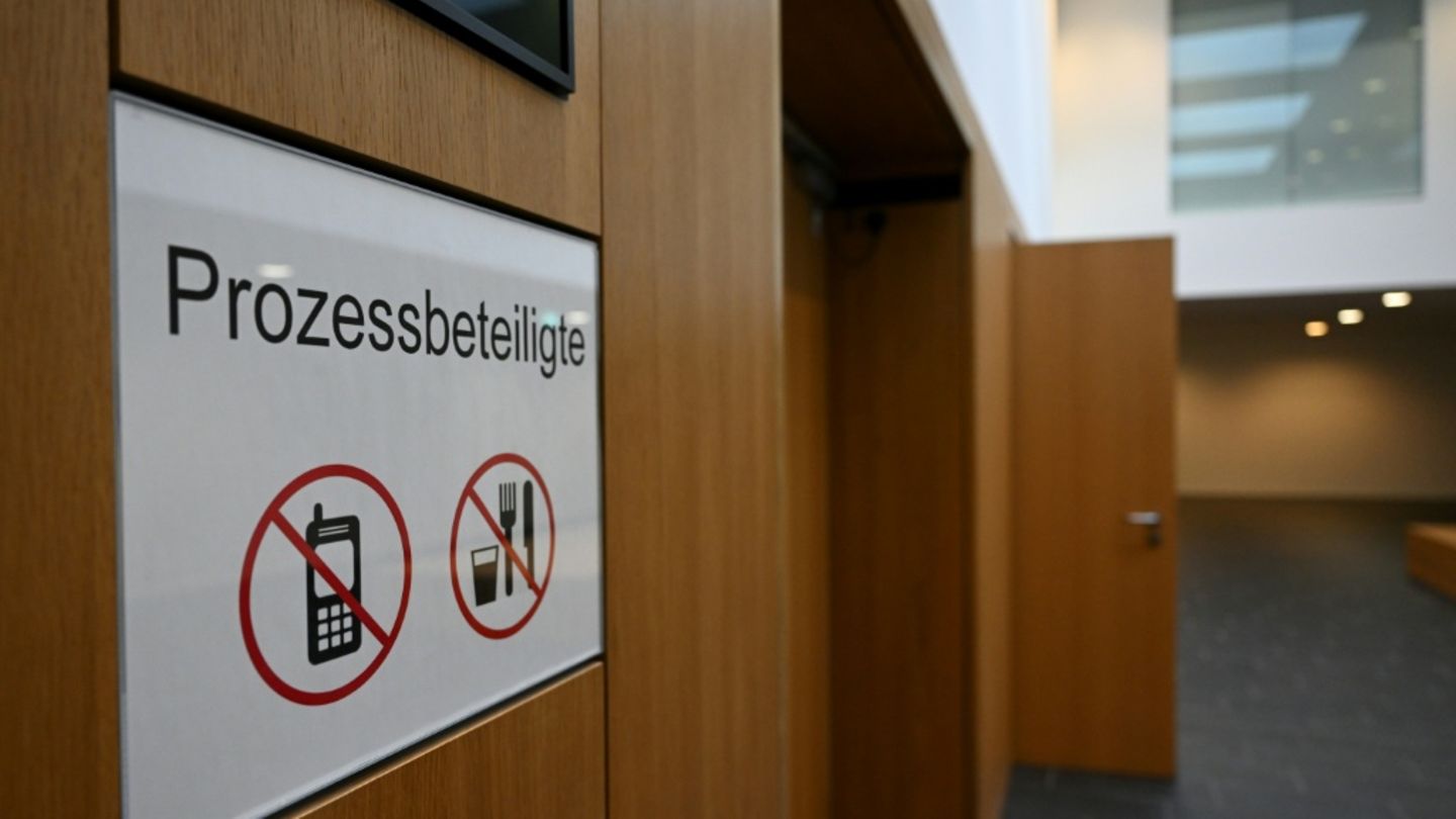 Sitzungssaal in Münchner Oberlandesgericht