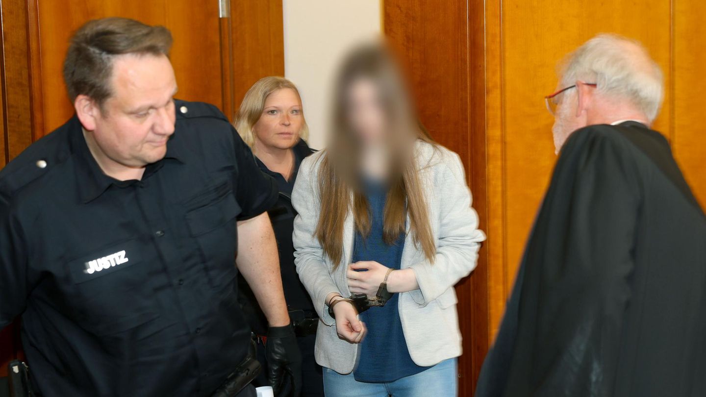 Niedersachsen: Erzieherin tötet 15-Jährige – wegen ihres Handys