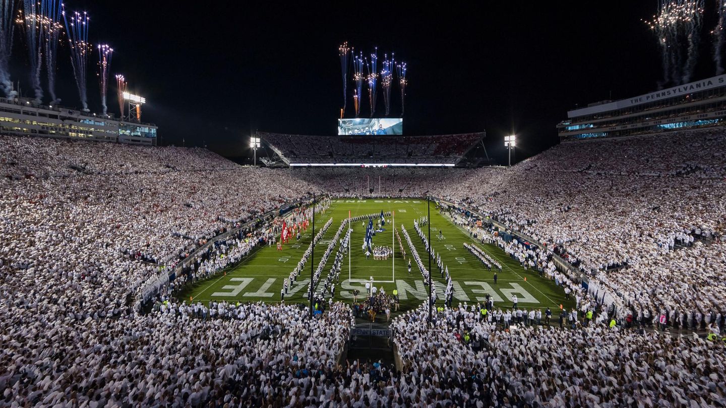Das Stadion der Pennsylvania State University ist das zweitgrößte in den USA. Es bietet Platz für 106.572 Zuschauer. Seit seiner Eröffnung im Jahr 1960 wird es hauptsächlich für College-American-Football-Spiele genutzt, gelegentlich auch für Leichtathletik-Wettkämpfe. Die Arena ist auch bekannt für die Barbecues, die Fans vor den Spielen um das Stadion herum veranstalten.