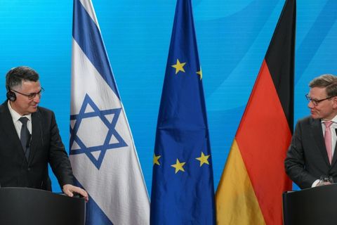Israels Außenminister Saar und Bundesaußenminister Wadephul (rechts) am Dienstag in Berlin