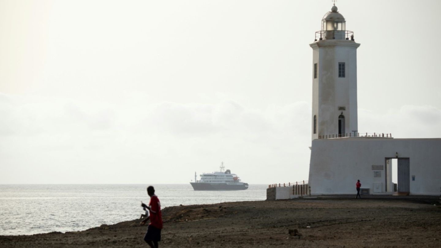 Nach Hantavirus-Ausbruch: Kreuzfahrtschiff mit 150 Menschen an Bord darf nicht anlegen