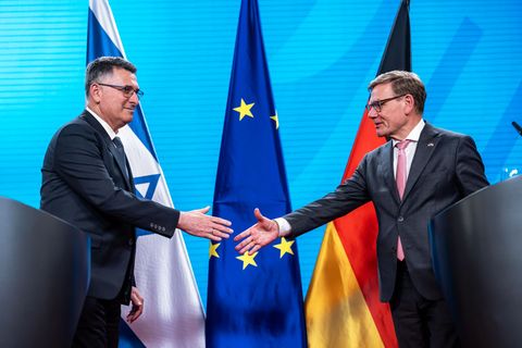 Außenminister Wadephul ruft in einer Pressekonferenz mit seinem israelischen Kollegen Saar den Iran zur Rückkehr an den Verhandl