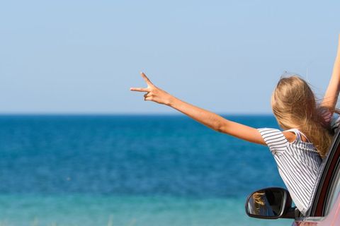 Mit bewusster Fahrweise, guter Planung und weniger Gepäck lässt sich auch ein Roadtrip nachhaltiger gestalten - ohne auf Komfo