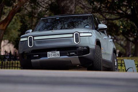 Rivian fordert mit seinen Fahrzeugen Tesla in den USA heraus. (Archivbild) Foto: Eric Gay/AP/dpa