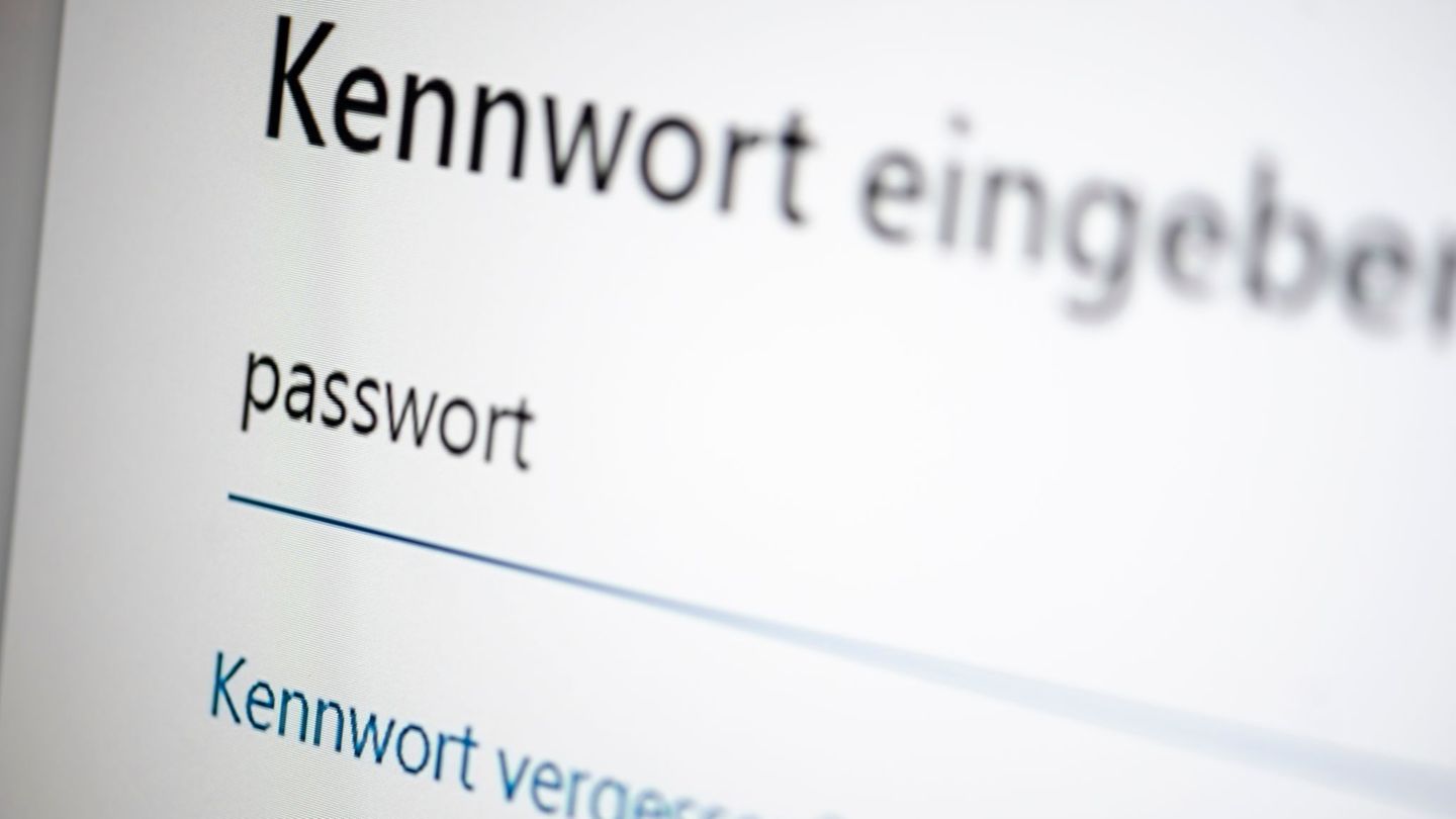 Die Menschen in Deutschland, die sich im Internet bewegen, haben großes Vertrauen in ihre Passwörter, verhalten sich im Alltag a