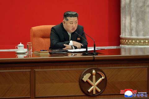 Nordkoreas Machthaber Km Jong Un rückt von dem jahrzehntelangen Ziel einer Wiedervereinigung mit Südkorea ab. (Archivbild) Foto: