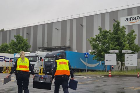 Im Fokus der bundesweiten Kontrollen wie hier in Köln stehen die Fahrer von Paketzustellern. Foto: -/dpa