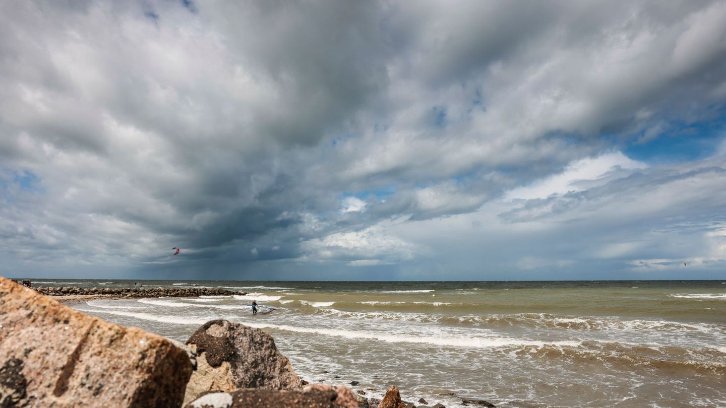 Im Laufe der Woche strahlt zwischen den Wolken in Schleswig-Holstein und Hamburg auch mal die Sonne durch. (Symbolbild) Foto: Fr
