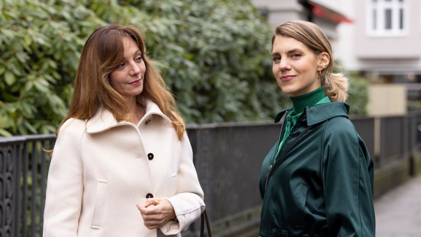 "Unter uns": Dana (l.) und Stellas Freundschaft bekommt allmählich Risse.