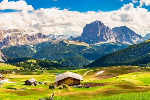 In Südtirol nehmen touristische Hubschrauberlandungen zu.
