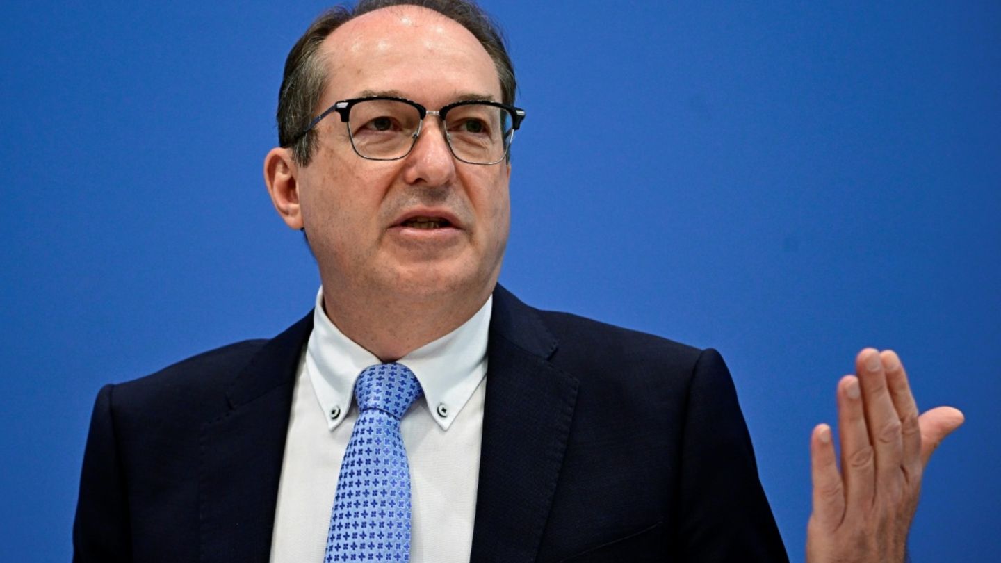 Dobrindt: Diskussionen über mögliche Minderheitsregierung "absolut absurd"