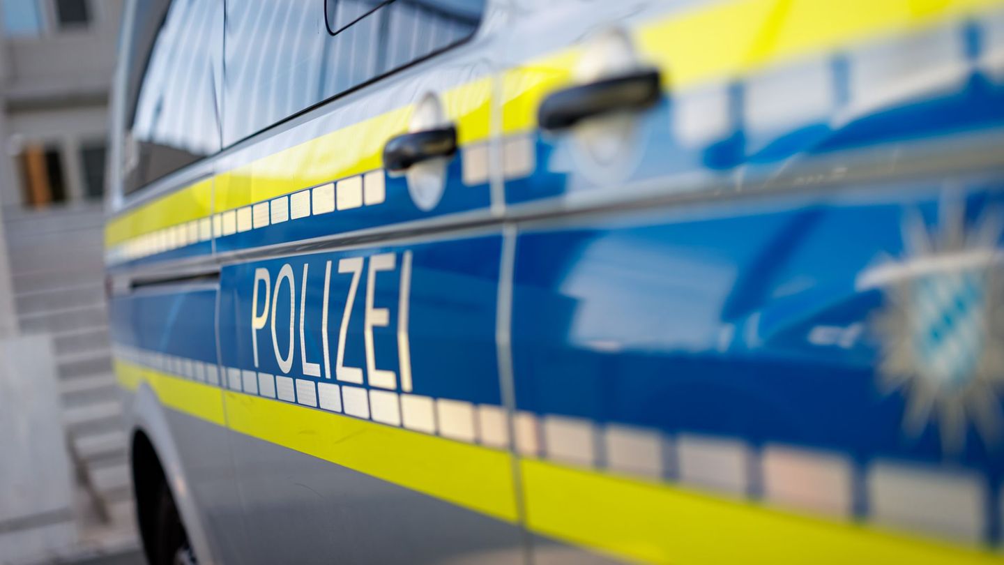 Viele Einsatzkräfte: 25-Jähriger an Verletzungen gestorben - Polizei ermittelt