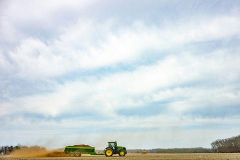Düngung auf Feld
