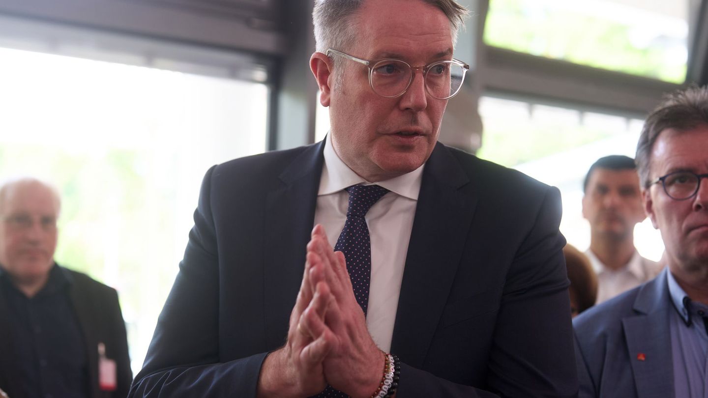 Karrieren: Noch-Regierungschef Schweitzer zum Fraktionschef gewählt