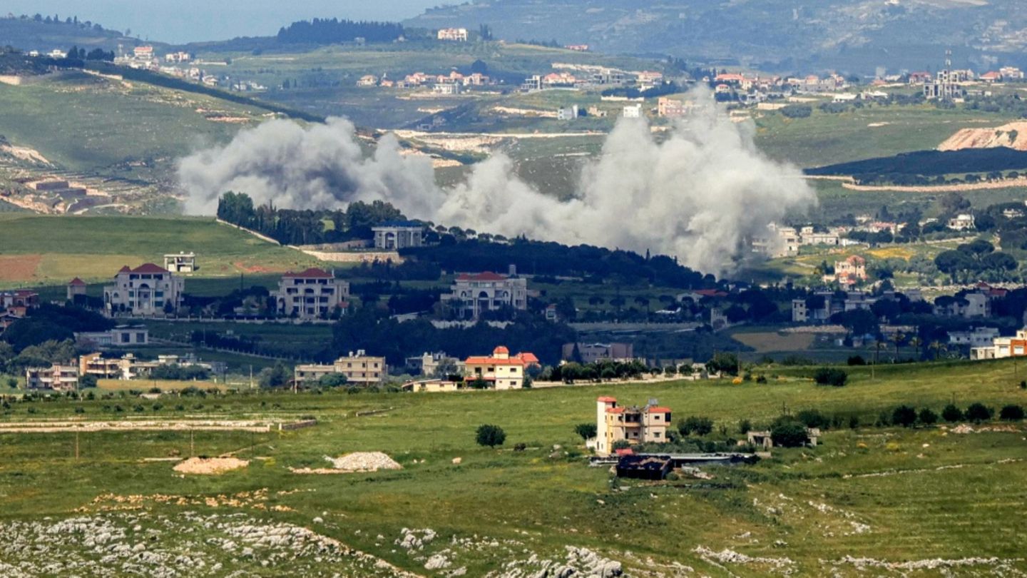 Rauchwolke nach israelischen Angriffen im Süden des Libanon