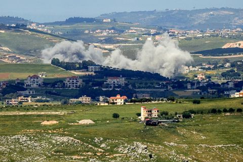 Rauchwolke nach israelischen Angriffen im Süden des Libanon