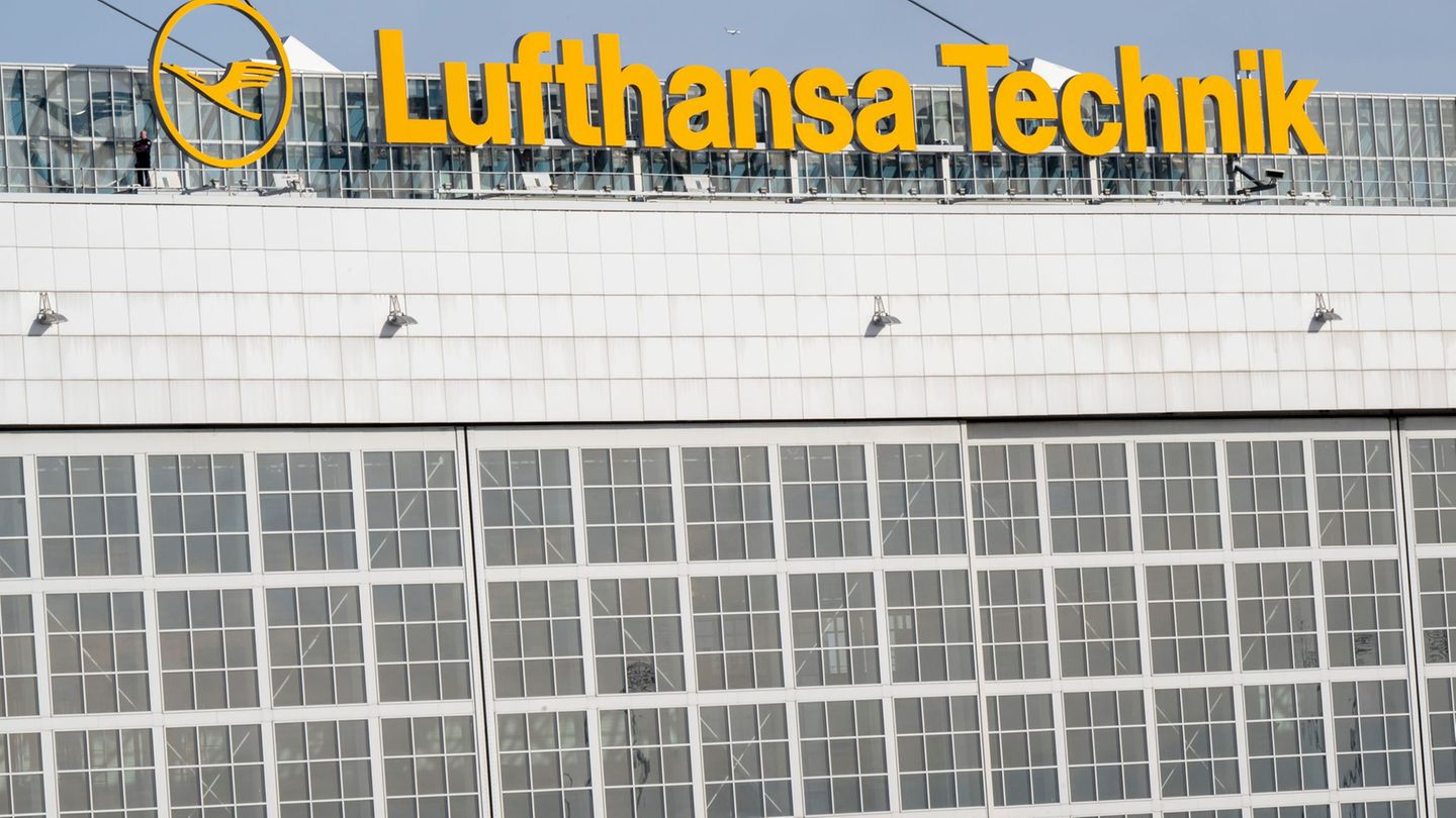 Der Umsatz der Lufthansa Technik ist im ersten Quartal gestiegen, der Gewinn jedoch gesunken. (Archivbild) Foto: Peter Kneffel/d