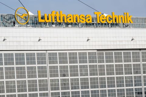 Der Umsatz der Lufthansa Technik ist im ersten Quartal gestiegen, der Gewinn jedoch gesunken. (Archivbild) Foto: Peter Kneffel/d