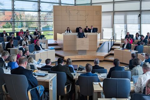 Die Situation des Nahverkehrs auf dem Land beschäftigt den Landtag. (Archivbild) Foto: Markus Scholz/dpa