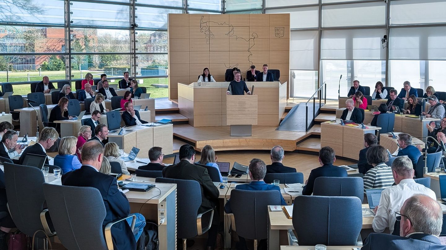 Die Situation des Nahverkehrs auf dem Land beschäftigt den Landtag. (Archivbild) Foto: Markus Scholz/dpa