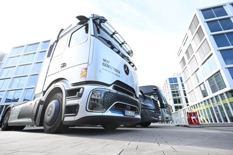Daimler Truck: Gewinneinbruch im ersten Quartal. Foto: Bernd Weißbrod/dpa