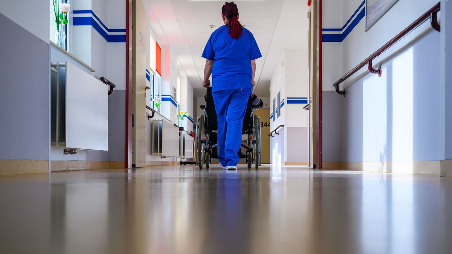 Die AOK Nordost plädiert für eine entschlossene Umsetzung der Krankenhaus-Reform. (Symbolbild) Foto: Hendrik Schmidt/dpa