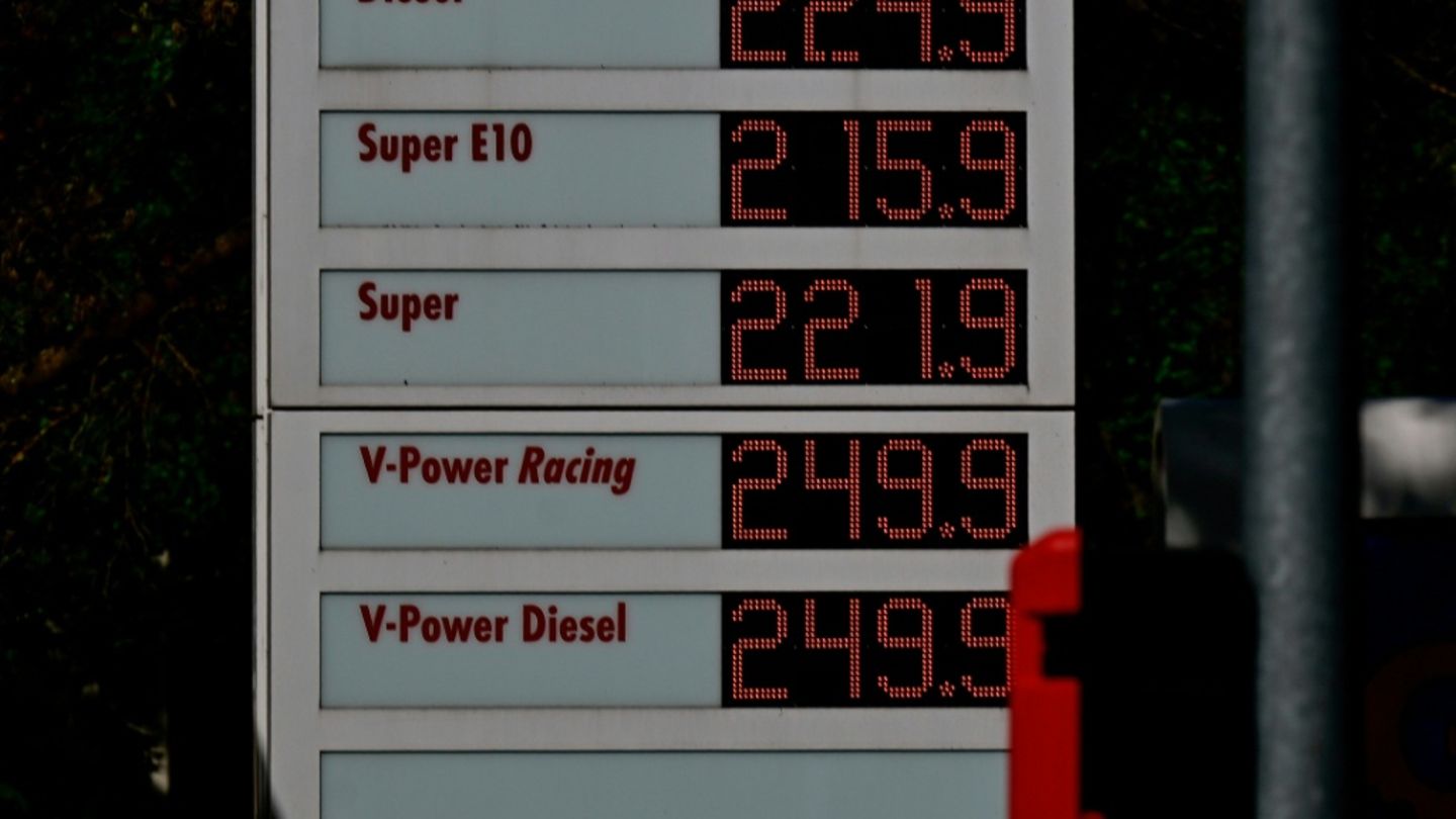 Spritpreise im Wochenvergleich niedriger - aber nicht um Höhe des Tankrabatts