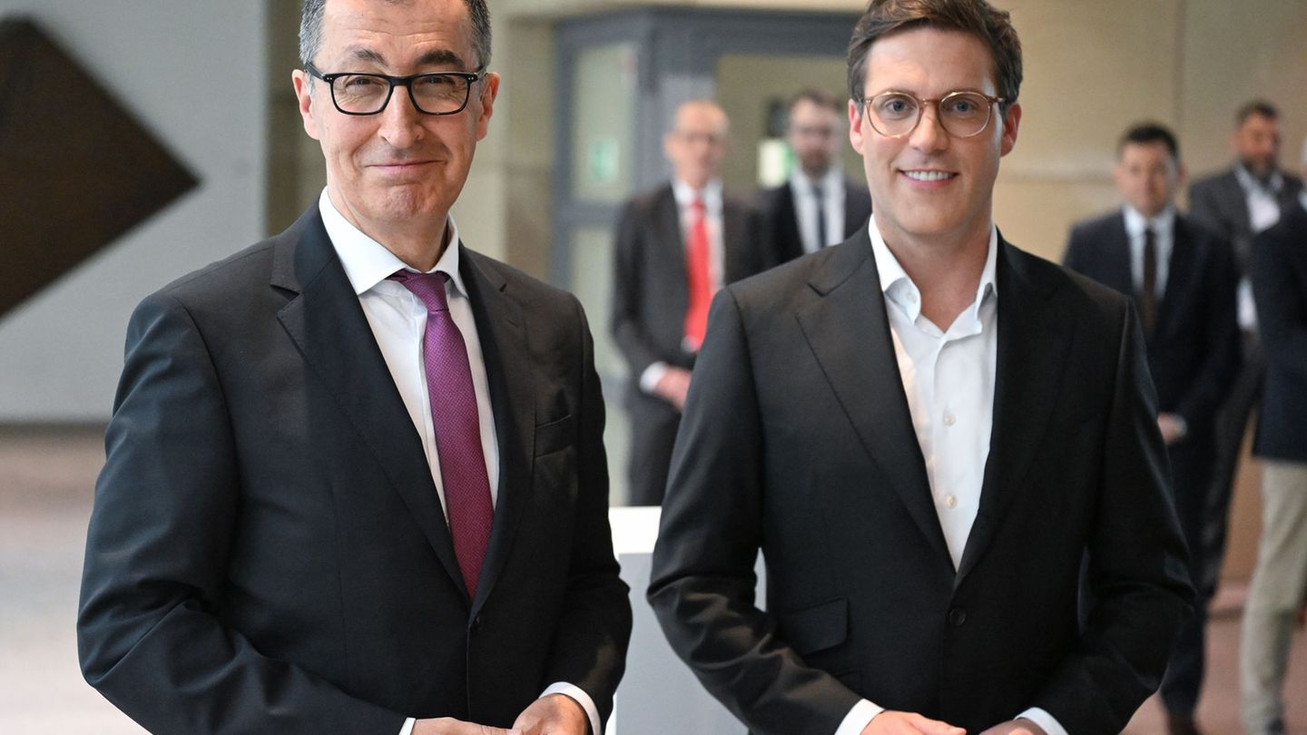 Cem Özdemir (Grüne) und Manuel Hagel (CDU) wollen den Koalitionsvertrag am Mittwoch vorstellen. (Archivbild) Foto: Bernd Weißbro