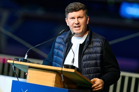 Hoffenheims Sport-Geschäftsführer Schicker hat seinen Vertrag verlängert. (Archivbild) Foto: Uwe Anspach/dpa