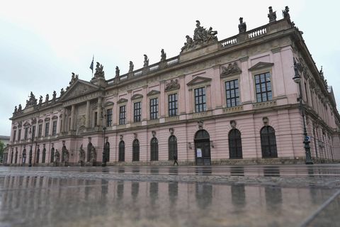 Das historische Zeughaus ist seit Langem geschlossen. Foto: Sven Kaeuler/dpa