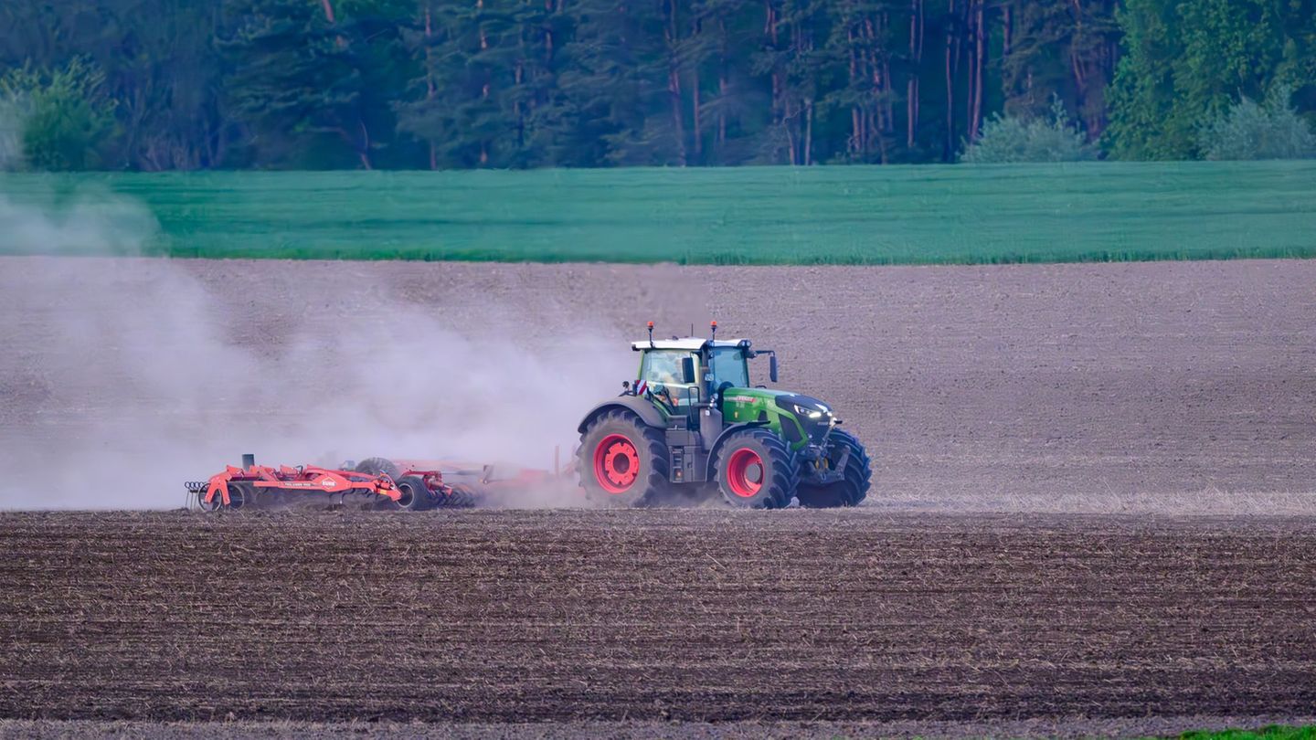 Der trockene Boden ist ein echtes Problem für Landwirte. In den vergangenen Wochen hat es in Bayern viel zu wenig geregnet. (Ill