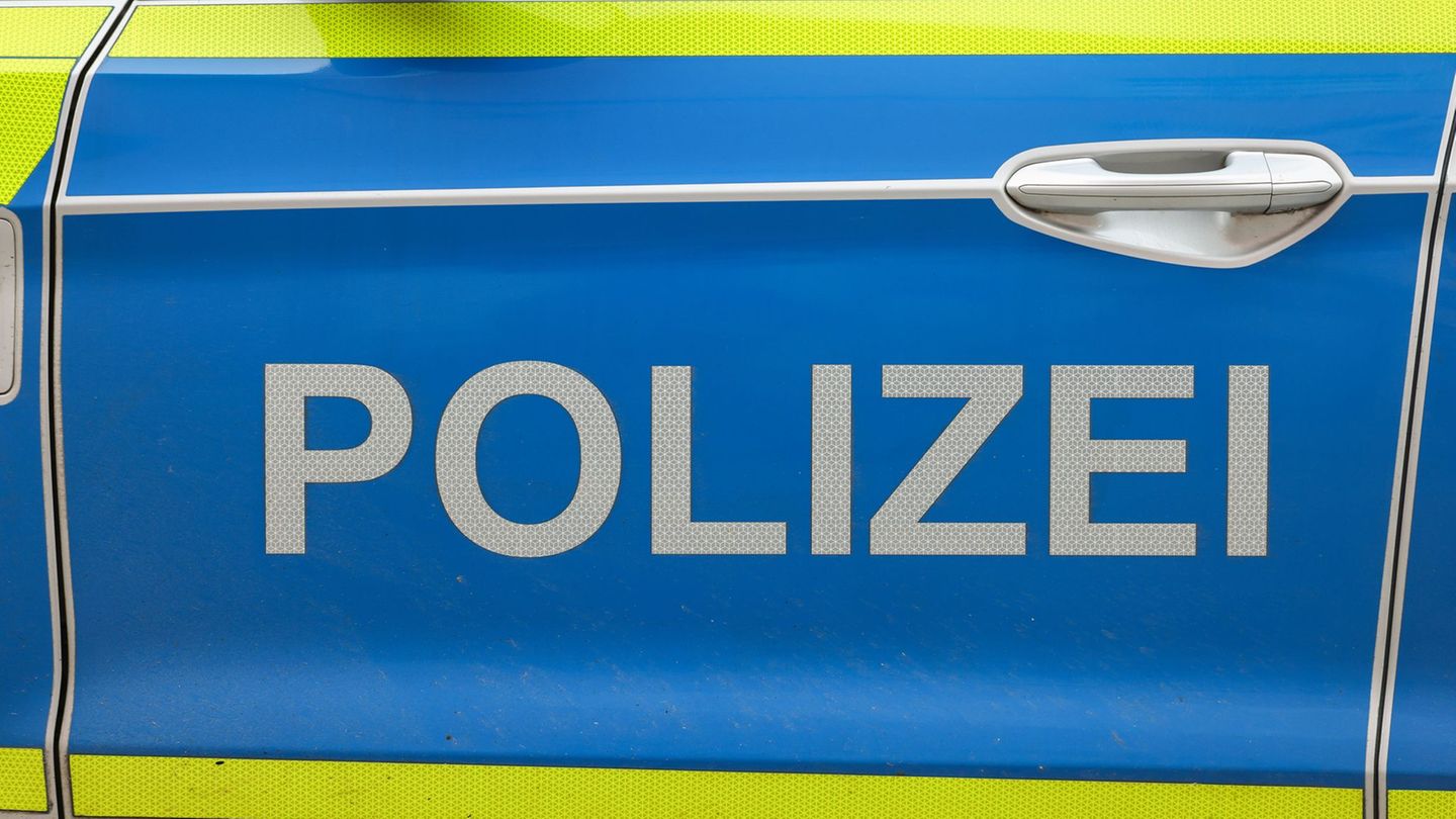 Die Polizei ermittelt zum genauen Ablauf des Unfalls. (Symbolbild) Foto: Jan Woitas/dpa
