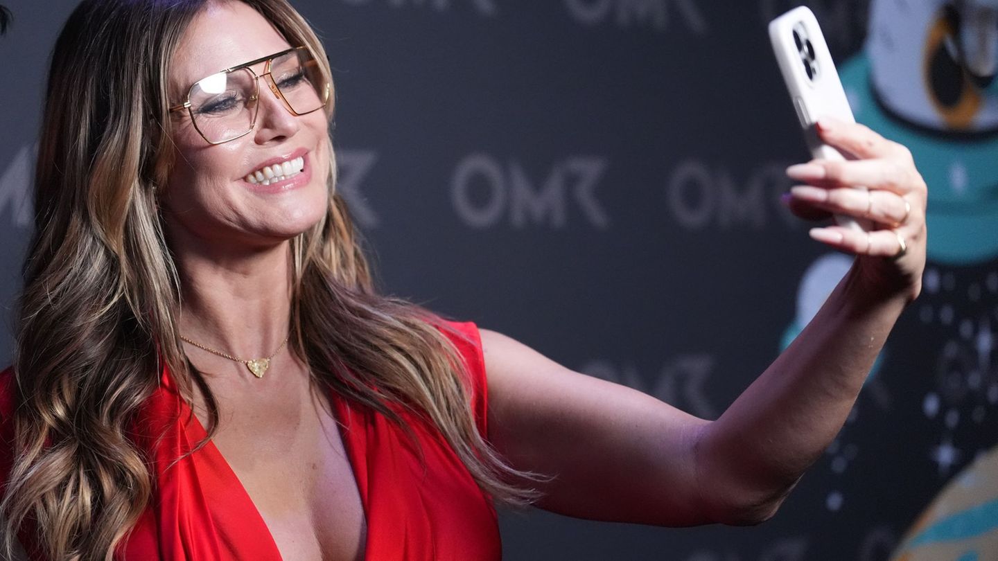 Heidi Klum nimmt sich Zeit für ein Selfie. Foto: Marcus Brandt/dpa