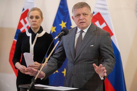 Die sozialdemokratische Wirtschaftsministerin Denisa Sakova und der linkspopulistische Ministerpräsident Robert Fico hatten die
