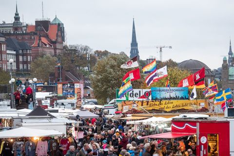 Der berühmte Hamburger Fischmarkt öffnet jeden Sonntag um 5.00 Uhr morgens. Das könnte sich bald ändern. (Archivbild) Foto: Dani