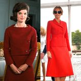 Melania Trump in einem roten Kostüm wie einst Jackie Kennedy