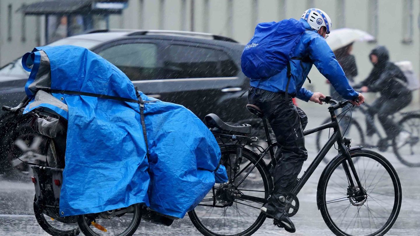Regenschutz war in München am Abend angesagt. Foto: Malin Wunderlich/dpa
