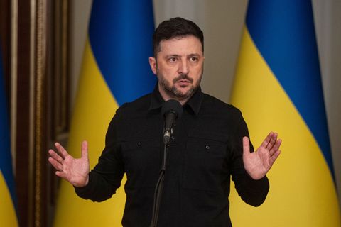 Der ukrainische Präsident Selenskyj will am Donnerstag eine Entscheidung zu möglichen weiteren Schritten treffen. Foto: Danylo A