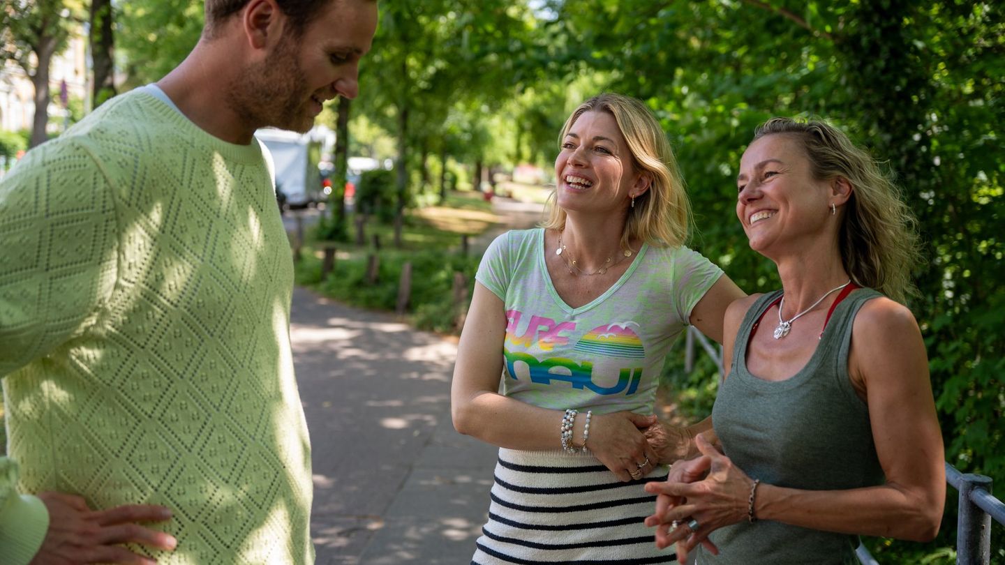 Diskutieren zeitgemäße Vorstellungen von der Rolle der Eltern (von links): Leon Windscheid, Nina Bott und Rhea Harder-Vennewald.