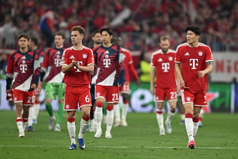 Bayern-Profis nach dem 1:1 gegen Paris. Foto: Sven Hoppe/dpa